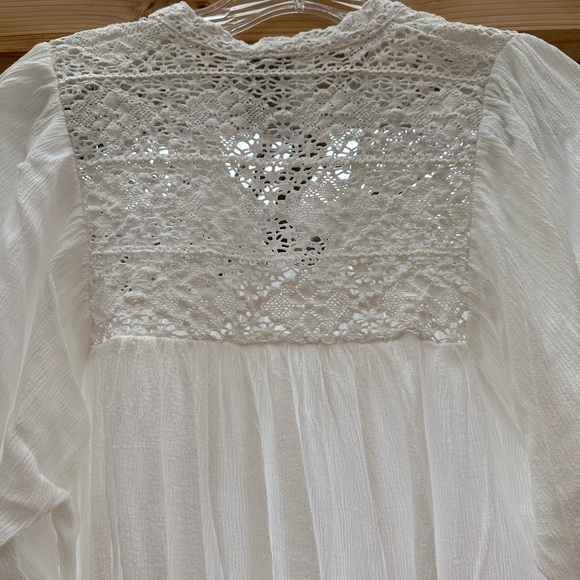 Aryn K. Anthropologie White Gold Crocheted Gauze Embellished Boho Blouse medium - Picture 6 of 15